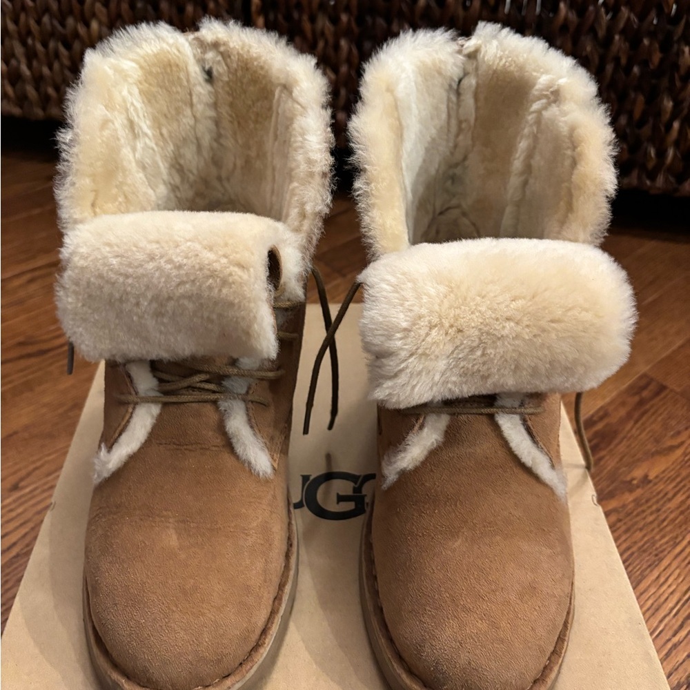 UGG Quincy Boots - Picture 8 of 9